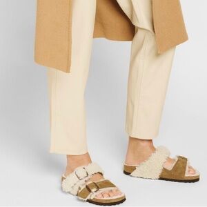 UGG Arizona Teddy Split
Suede Leather-Shearling….. size 39